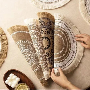 Sousplats Trançada com Franjas e Detalhes de Pompom para Sala de Jantar (Kit com 4x)